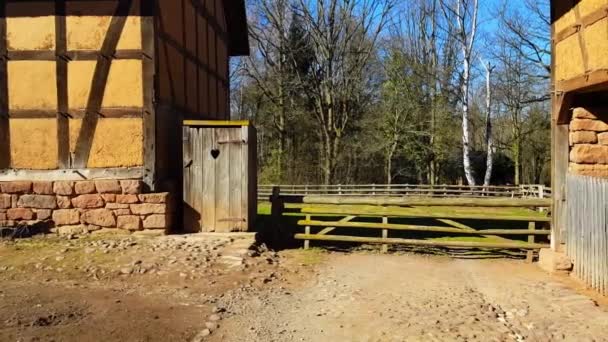 Viejo Inodoro Lado Una Casa Construida Madera Alemania — Vídeo de stock