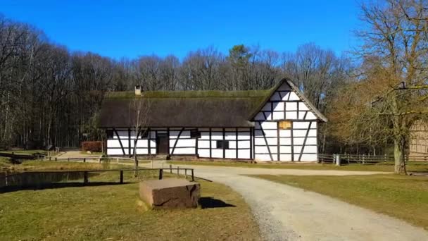 Hermosa Casa Madera Construida Soleado Invierno Alemania — Vídeos de Stock
