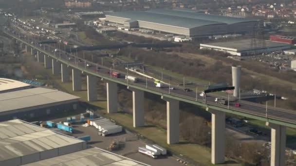 Vista Aérea Del Tráfico Congestionado Que Sale Del Cruce Qe2 — Vídeo de stock