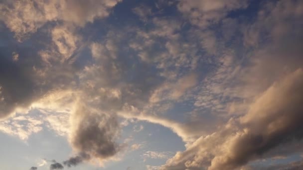 Wolken Verlicht Door Late Namiddag Zonlicht Bewegen Door Lucht Time — Stockvideo