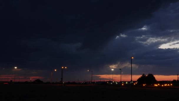 Plan Temporel Nuages Orageux Spectaculaires Après Coucher Soleil Avec Feux — Video