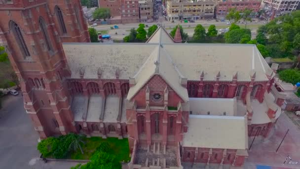 Uma Bela Vista Aérea Igreja Antiga Uma Cruz Topo Igreja — Vídeo de Stock