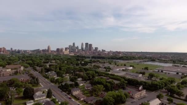 Skyline Minneapolis Con Cielo Blu — Video Stock