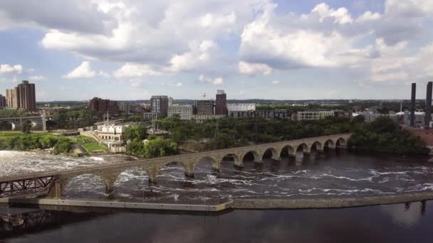 密西西比河上的石拱桥 — 图库视频影像