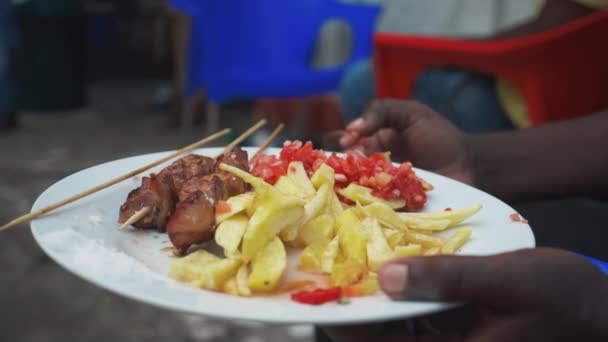 Ένα Πιάτο Τοπικό Τανζανική Street Food — Αρχείο Βίντεο