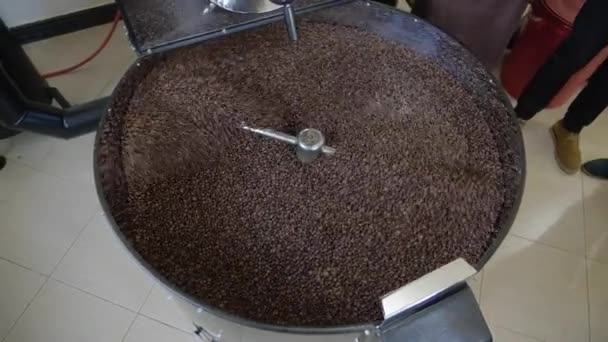 Coffee Roasting Machine Drum Roasted Coffee Beans Pouring Roasting — Stok video