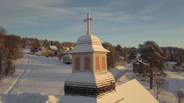 Mały Kościół Borgvattnet Szwecji Nagrane Dronem Podczas Wschodu Zachodu Słońca — Wideo stockowe