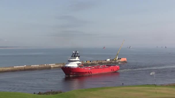 Aberdeen Harbour Navio Que Entra Boca Porto — Vídeo de Stock