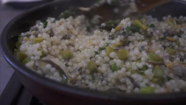 Mixing Hot Pan Vegetarian Couscous — Αρχείο Βίντεο