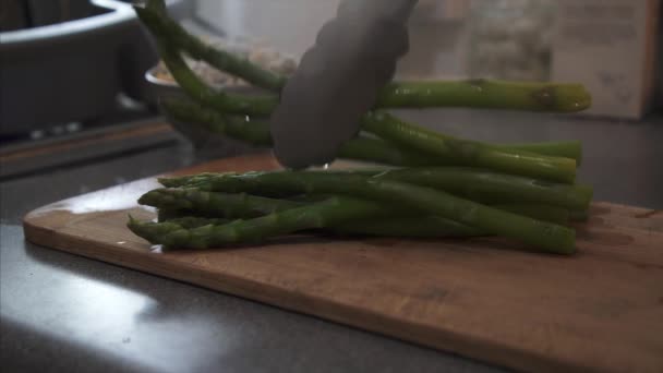 Chef Preparing Steamy Asparagus — Stock videók