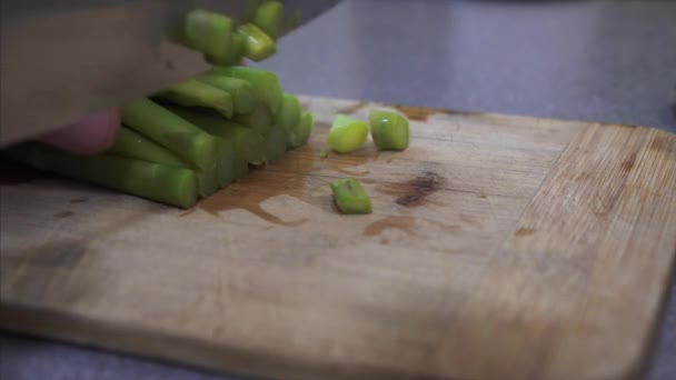 Chef Preparing Chopping Steamy Asparagus — ストック動画