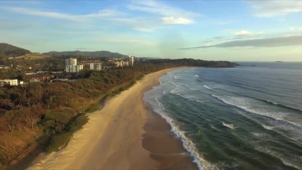 무인기 해안을 북쪽으로 이동하던 해변을 했습니다 — 비디오