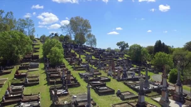 Aerial Drone Rising Shot Looking Hillside Covered Graves — Stok Video
