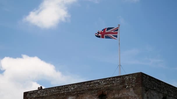 English Flag Top Castle Waving Wind — Wideo stockowe