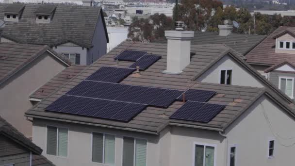 Maison Sud Californie Avec Panneaux Solaires Ralenti — Video