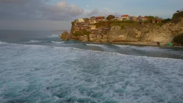 Letecký Snímek Slavných Útesů Uluwatu Surfařského Místa Jihu Bali Výstřel — Stock video