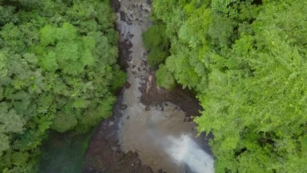 Nungnung Waterfall Middle Bali Indonesia Aerial Shots Overcast Day — Stockvideo