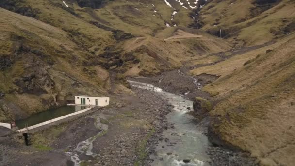 Бассейн Подножия Долины Водопадами Исландии — стоковое видео