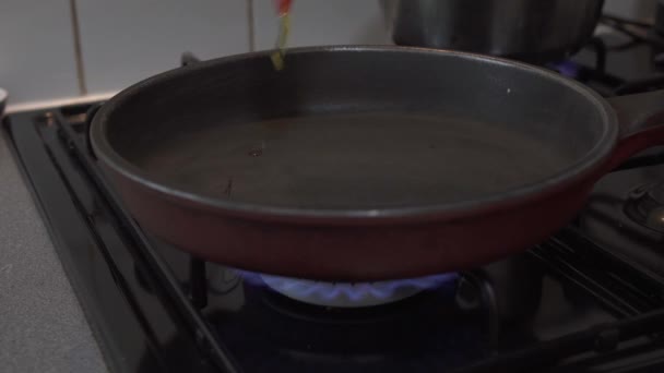 Chef Pouring Olive Oil Hot Pan — Vídeo de Stock