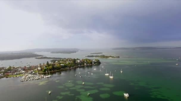Luchtdrone Trekt Zich Terug Lake Macquarie Australië Kijkend Vanuit Het — Stockvideo