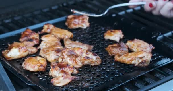 Closeup Grilling Bbq Chicken — Stock video