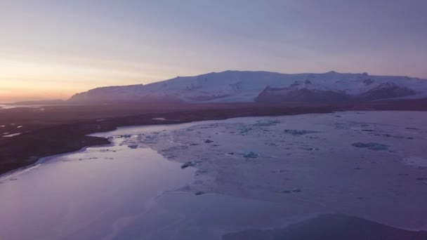 Laguna Glacial Atardecer Zoom Aéreo Invierno Islandia — Vídeos de Stock