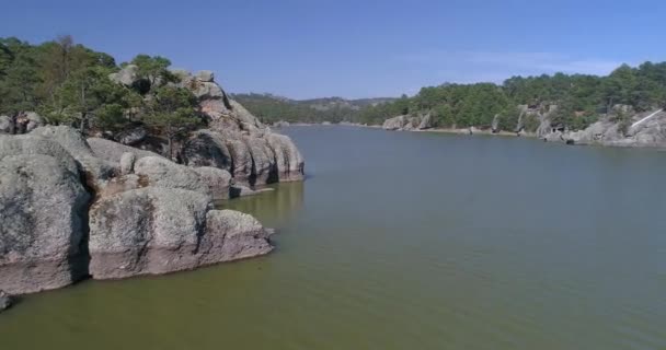 Aerial Shot Rock Formations Arareco Lake Copper Canyon Region Chihuahua — Wideo stockowe