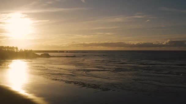 Drone Volando Ascendiendo Sobre Bastendorff Beach Cerca Coos Bay Oregon — Vídeos de Stock