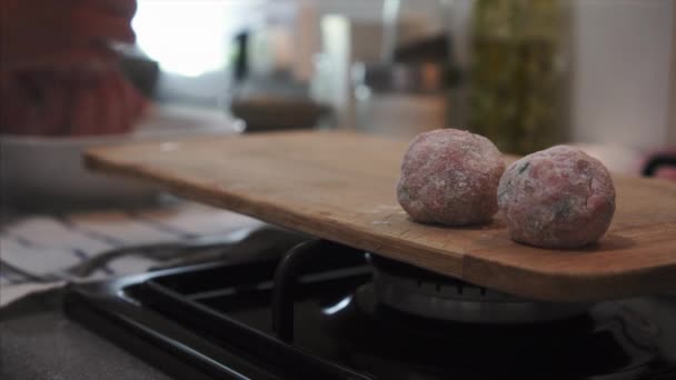 Ama Casa Haciendo Deliciosas Albóndigas Encimera Cocina — Vídeos de Stock