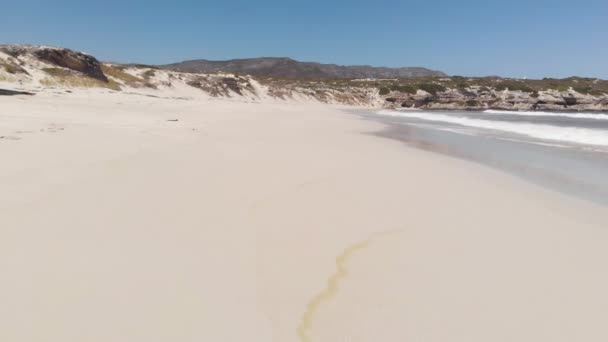 Aerial Aus Der Nähe Über Den Schönen Südafrikanischen Strand Westkap — Stockvideo