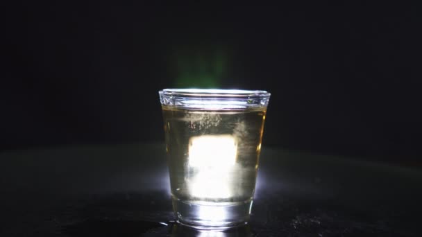 Silueta Vaso Lleno Whisky — Vídeos de Stock