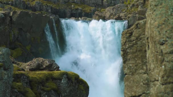 Sunny Light Fossardalur Waterfall Eastern Iceland See Rocks — Vídeo de Stock