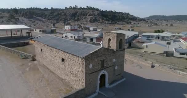 Luchtopname Van Een Kleine Kerk Een Raramuti Stad Valle Las — Stockvideo