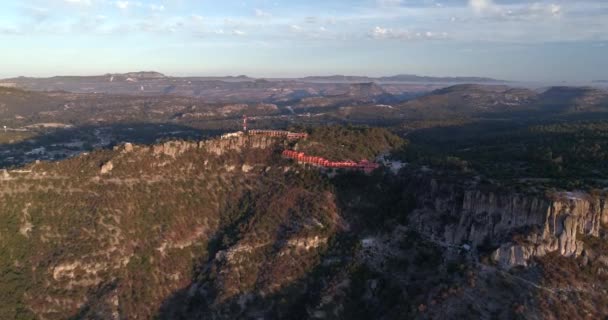 Aerial Wide Drone Shot Urique Canyon Και Ένα Ξενοδοχείο Στο — Αρχείο Βίντεο