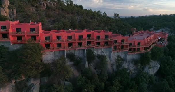Drohnenaufnahmen Eines Hotels Urique Canyon Bei Sonnenaufgang Divisadero Copper Canyon — Stockvideo