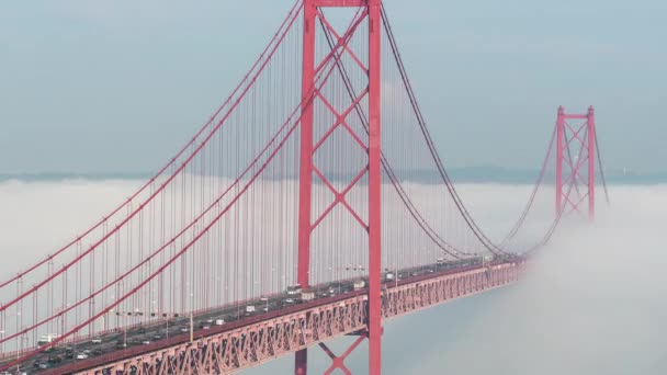 Lissabon Brücke Ponte Abril Zeitraffer Wolken Ziehen Durch Die Brücke — Stockvideo