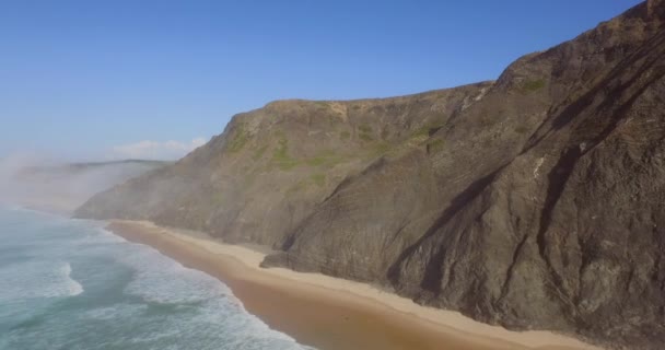 科多马的海雾和葡萄牙阿尔加维的Castelejo海滩 空中射击 — 图库视频影像