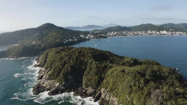 Epic Drone Cinematic Shot Distancing Paradise Brazilian Shore Big Waves — Stock video