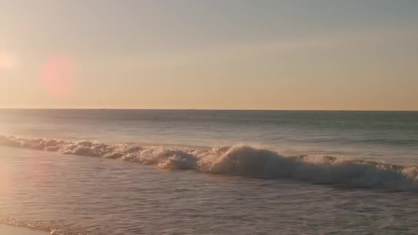 Pequenas Ondas Romper Durante Nascer Sol Calmo Luz Portugal — Vídeo de Stock