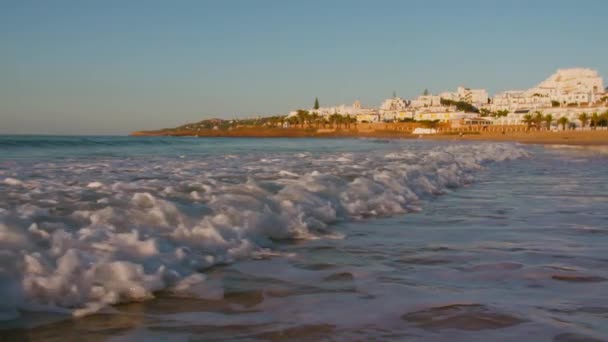 Långsam Rörelse Vågorna Bryter Algarve Portugal — Stockvideo