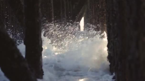 Olas Cayendo Bajo Muelle Durante Una Tormenta Cerca Países Bajos — Vídeos de Stock