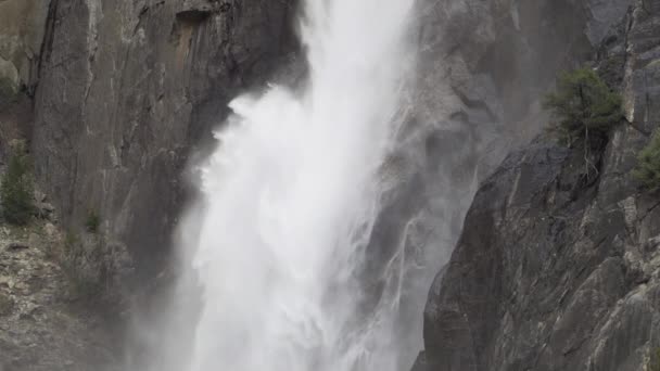 Close Rallentatore Colpo Yosemite Inferiore Cade All Inizio Della Primavera — Video Stock