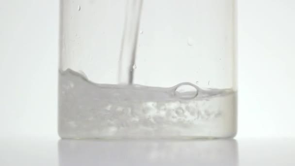 Pouring Water Glassware Close Filling Liquid French Press Transparent Glass — Vídeo de Stock
