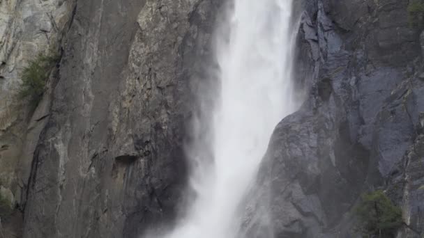 Prise Vue Statique Sur Fond Cascade Dans Parc National Yosemite — Video