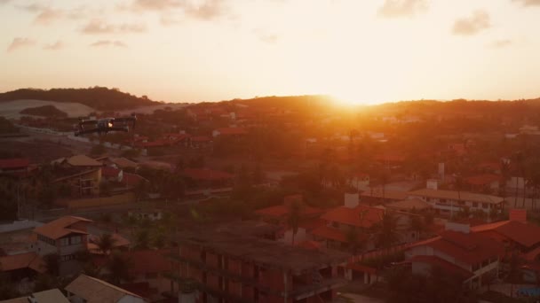 Dron Letící Během Západu Slunce Cumbucu Brazílii Letecký Snímek — Stock video