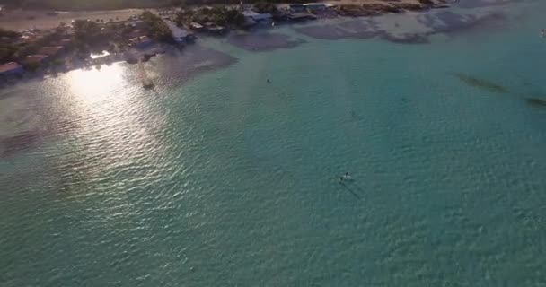 Mensen Staan Peddelen Lac Bay Bonaire Luchtfoto — Stockvideo