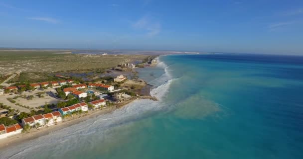 Duże Fale Niszczą Domy Huraganie Mijającym Wybrzeże Bonaire — Wideo stockowe