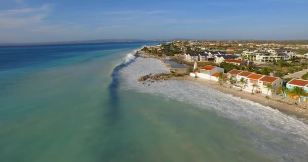 Grote Golven Beschadigen Huizen Een Orkaan Langs Kust Van Bonaire — Stockvideo