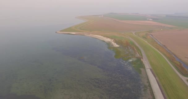 Luchtfoto Dijken Kustlijn Van Oosterschelde Opgenomen Tijdens Een Wazige Zonsondergang — Stockvideo