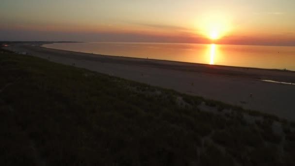 Luchtfoto Het Strand Rond Oosterscheldekering Bij Zonsondergang — Stockvideo
